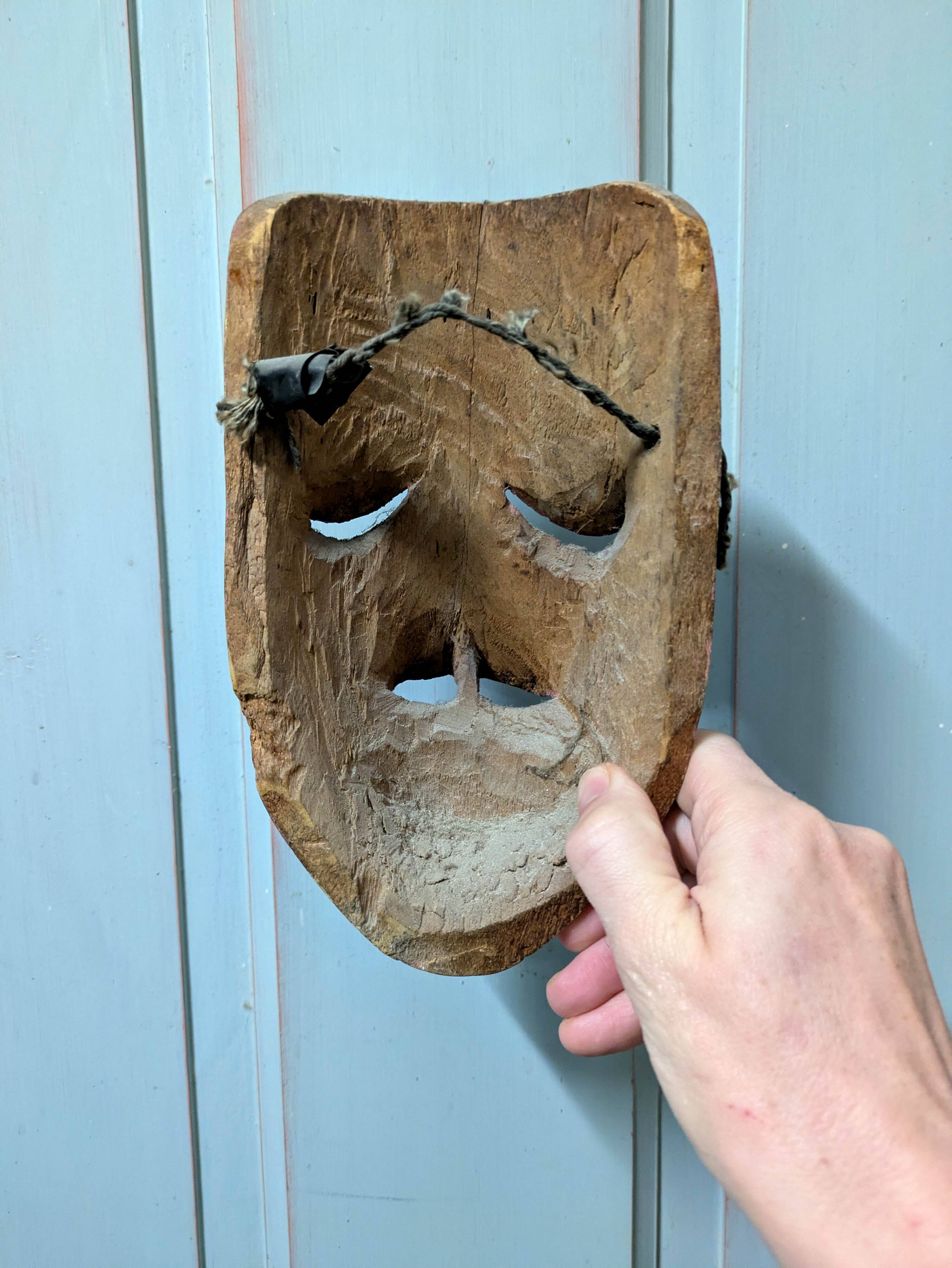 Masque africain vintage en bois H21cm
