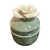 Porcelain pillbox