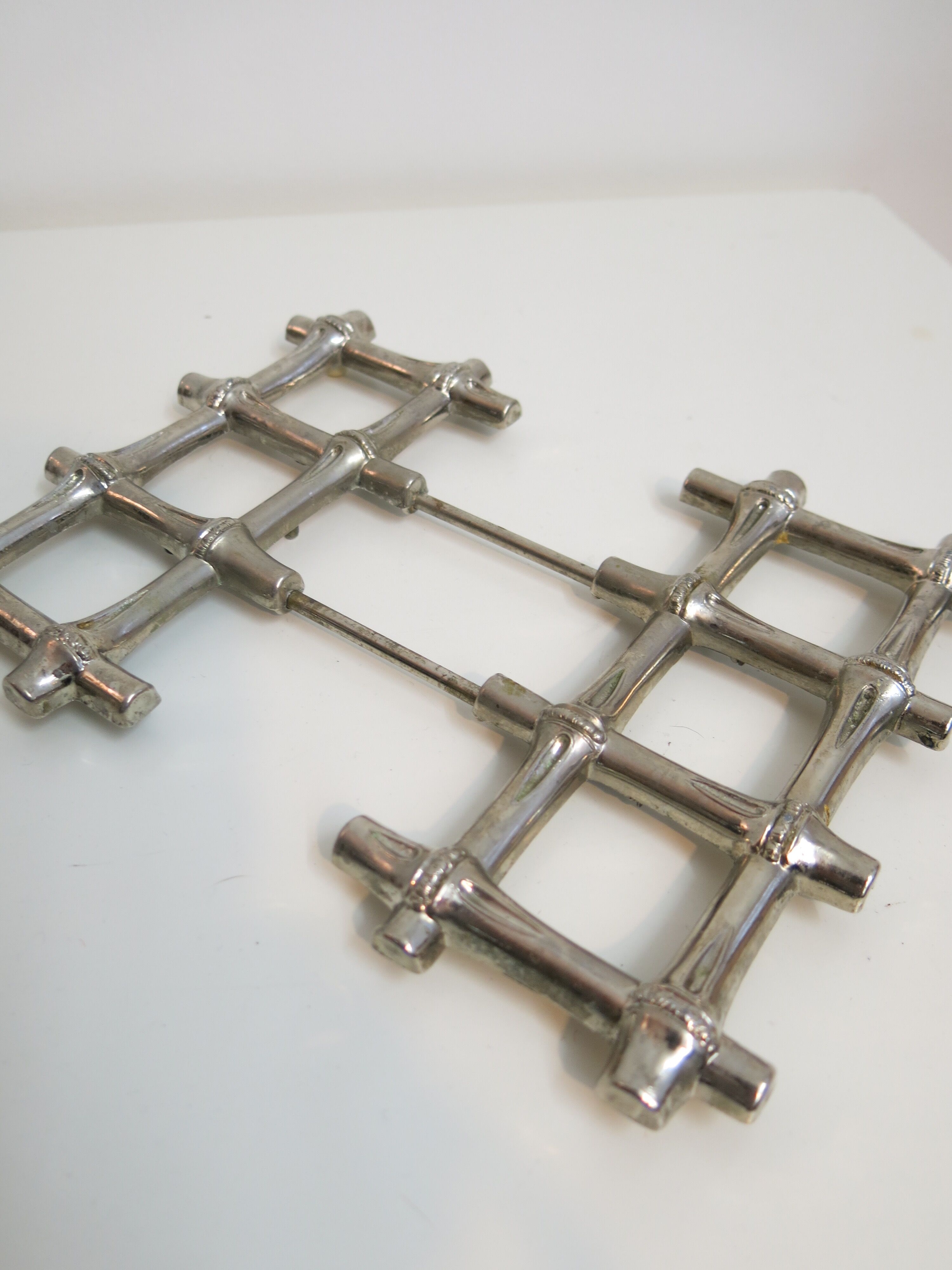 Stainless steel stretch underside