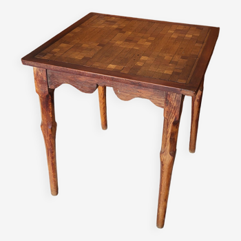 Table carrée en bois