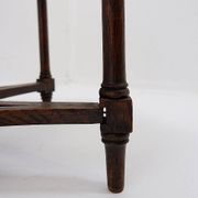 Table piédestal hexagonale ou table d'appoint avec structure en treillis et motif étoilé