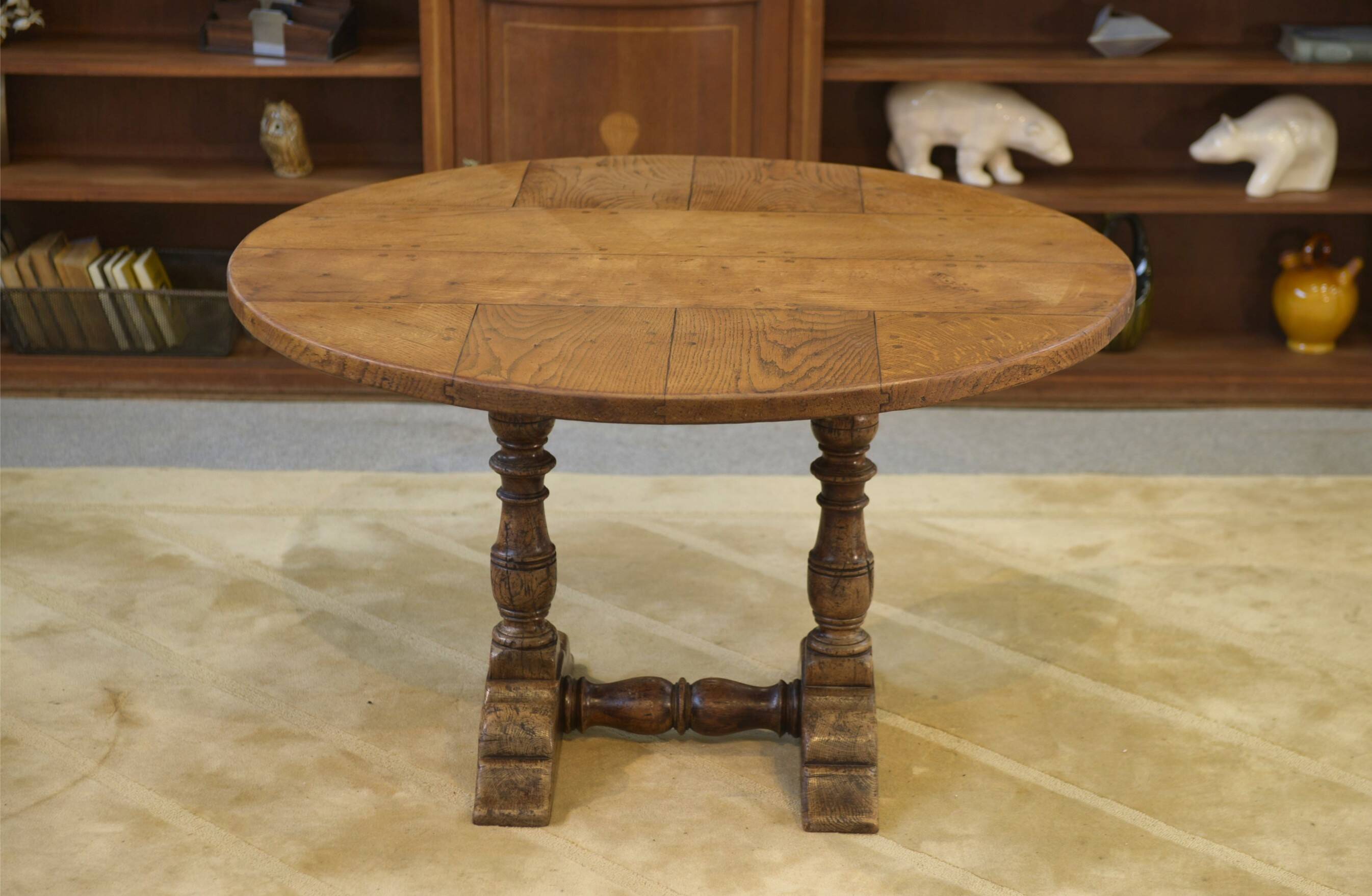 Table circulaire en chêne début 20ème