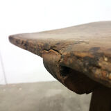 Table basse en noyer et fer forgé du XVIIIe siècle