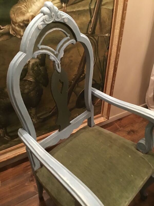 4 chaises en bois patiné de style baroque italien
