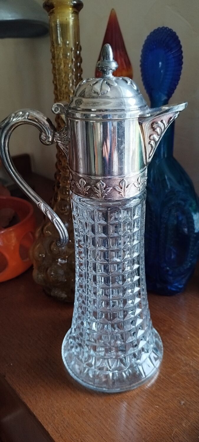 Crystal pouring decanter