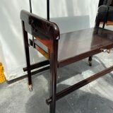 Rolling service with removable tray