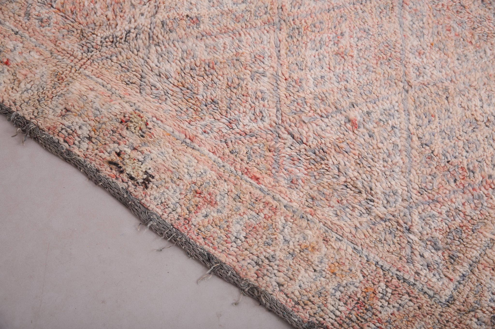Pale Vintage Moroccan Rug 197 x 306 cm, Berber Wool Rug, Handmade Rug Boho