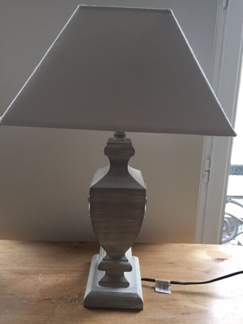 Shabby chic style wooden table lamp