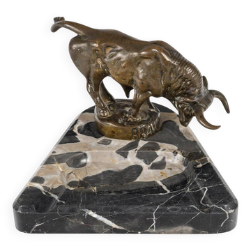 Cendrier du début du XXème siècle en bronze patiné et marbre.
