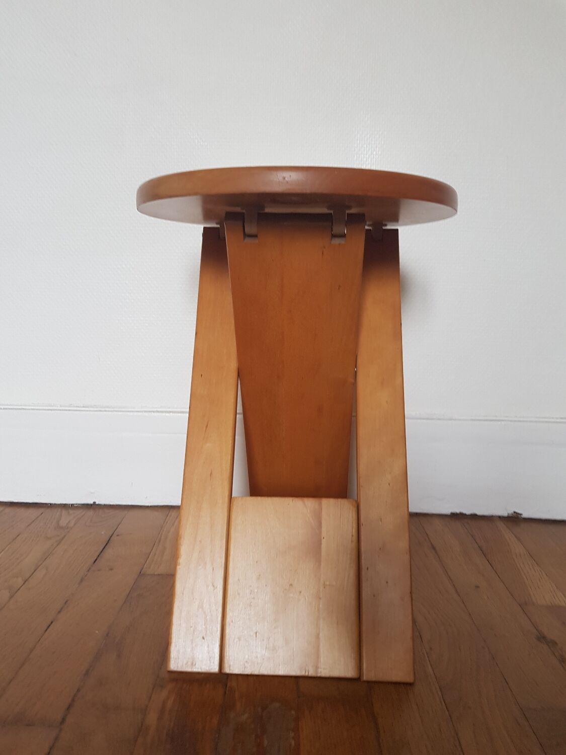 Suzy stool by Adrian Reed