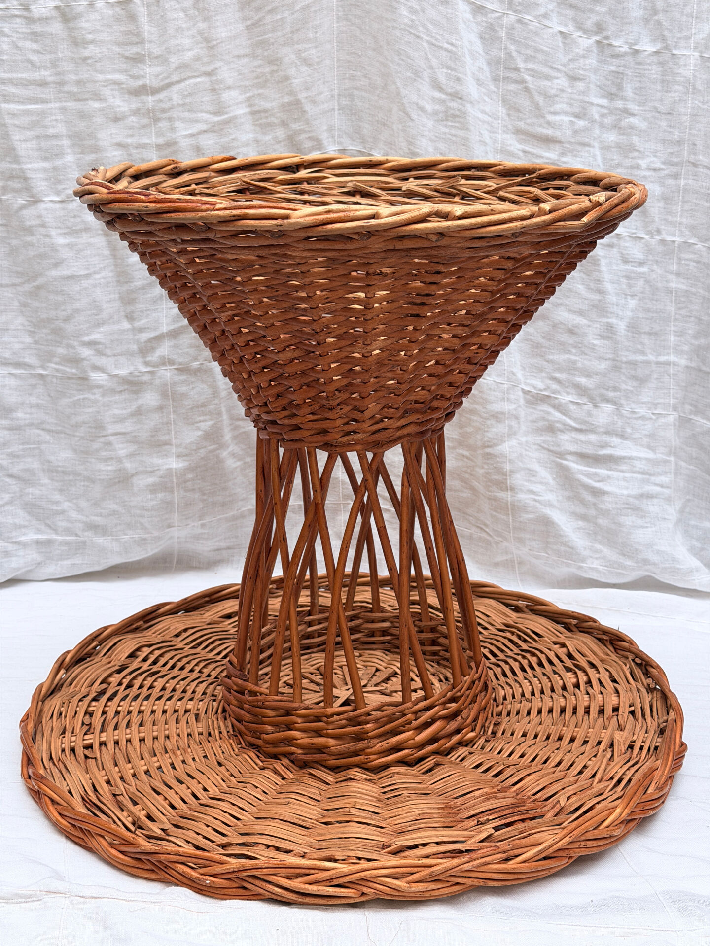 Table d’appoint artisanale vintage en osier tressé