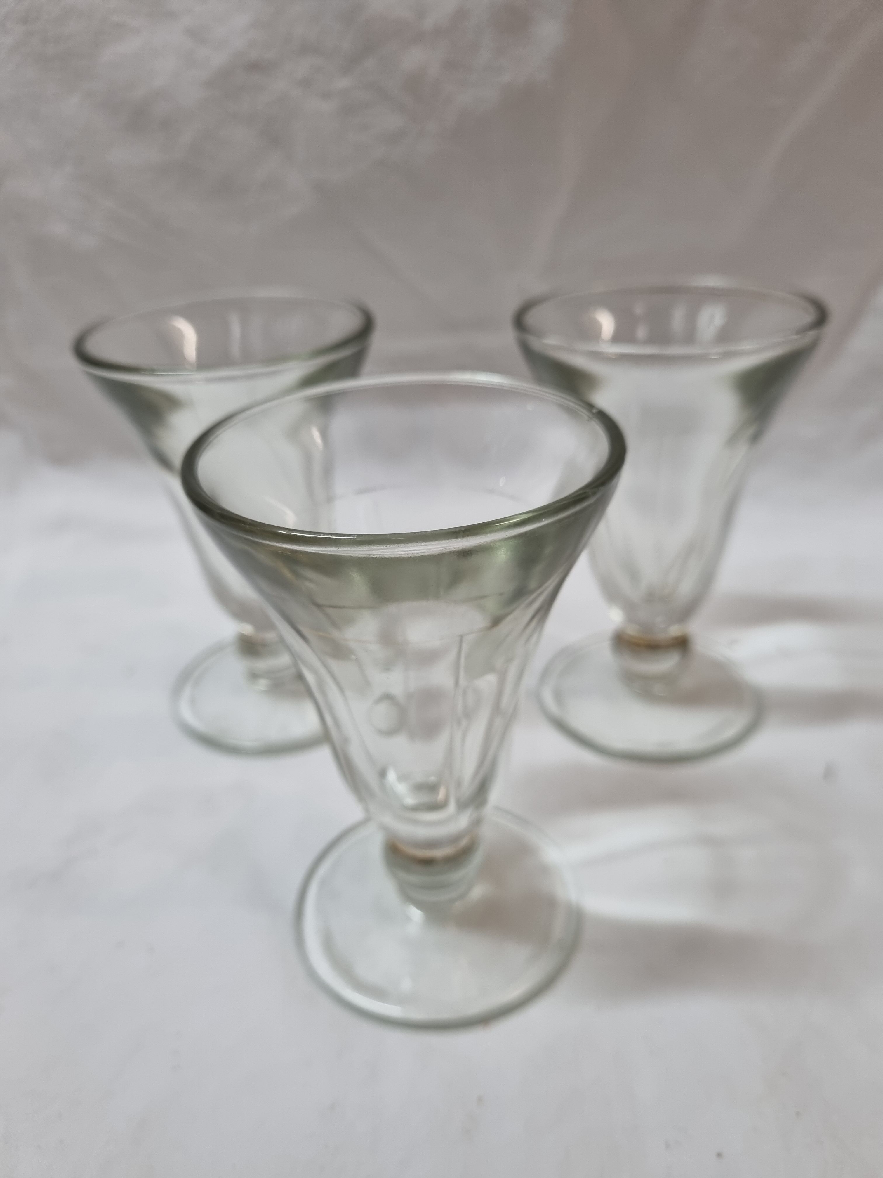 3 glasses bistrot early twentieth