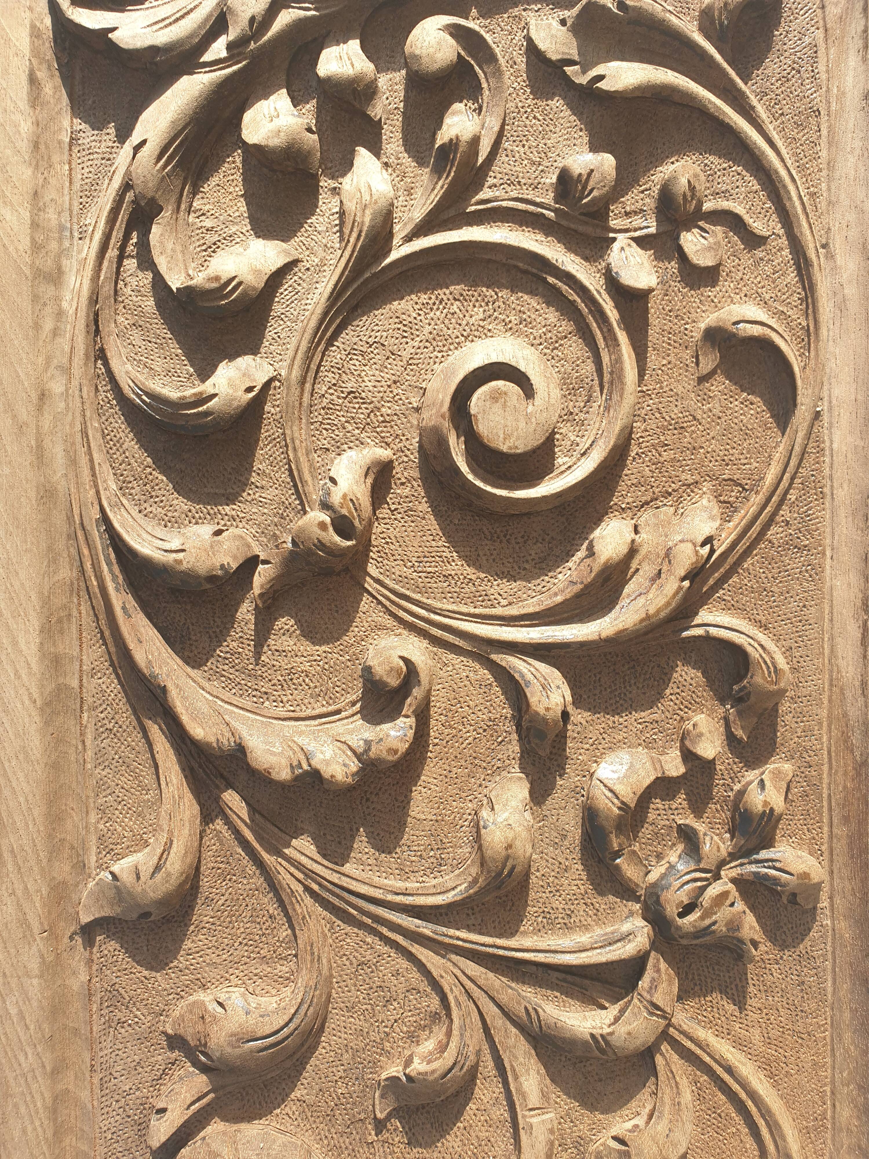 Pair of pediment / bas relief / carved wooden plaque