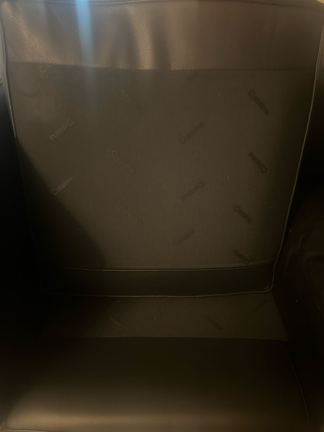 Canapé LC2 en cuir noir – Cassina, Le Corbusier / Perriand / Jeanneret