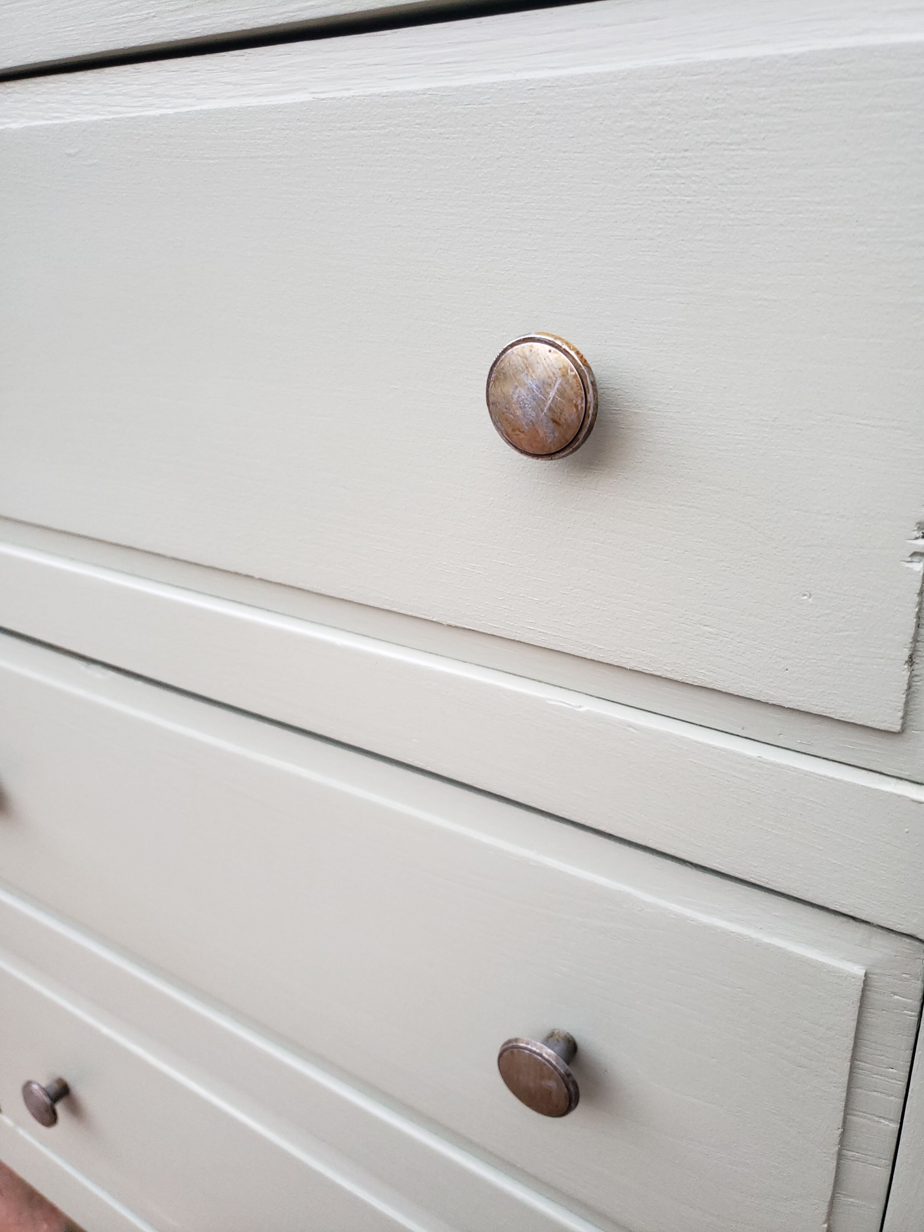 Commode asymétrique vintage vert lichen