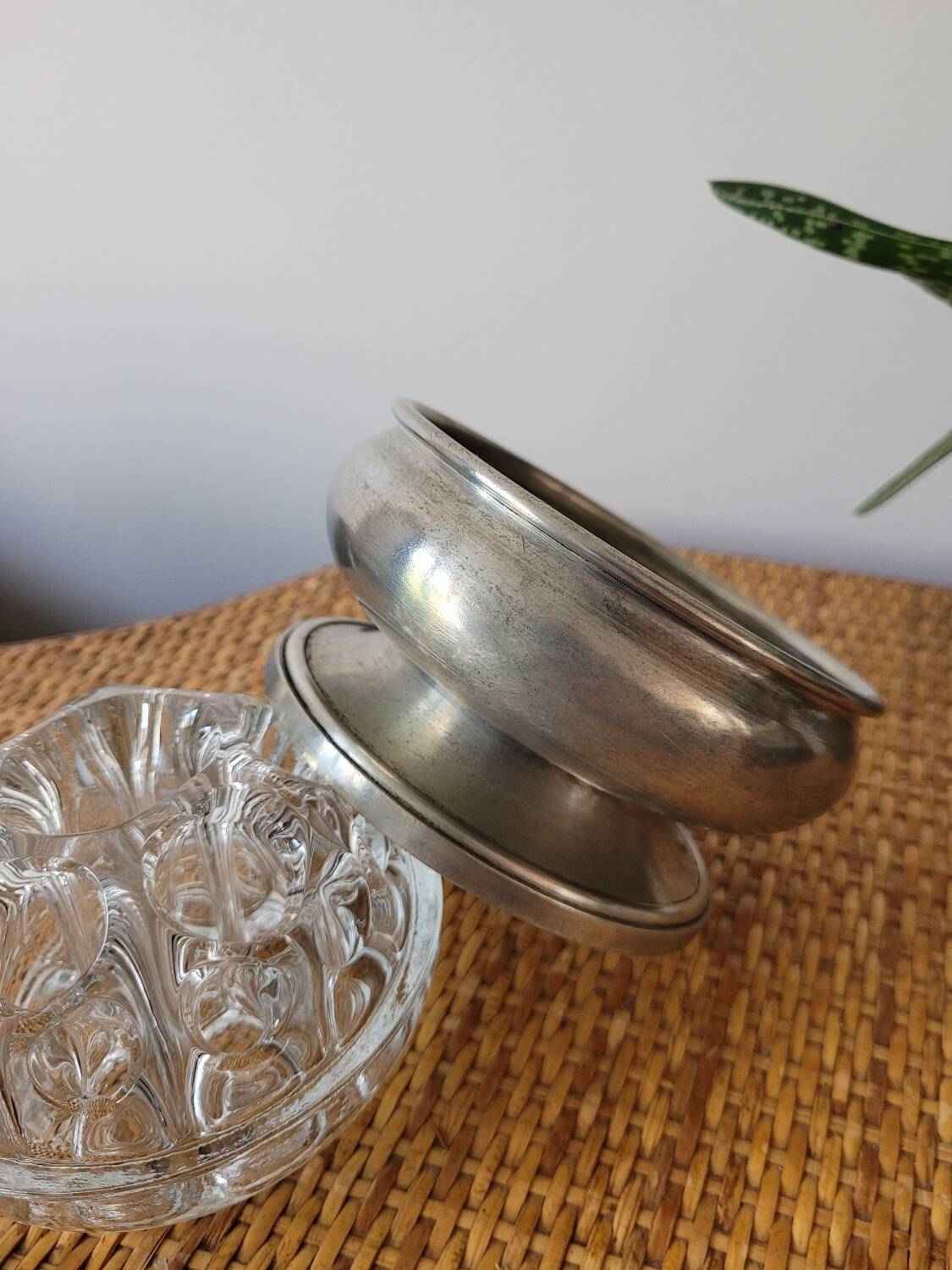 Reims glass flower vase with tin support