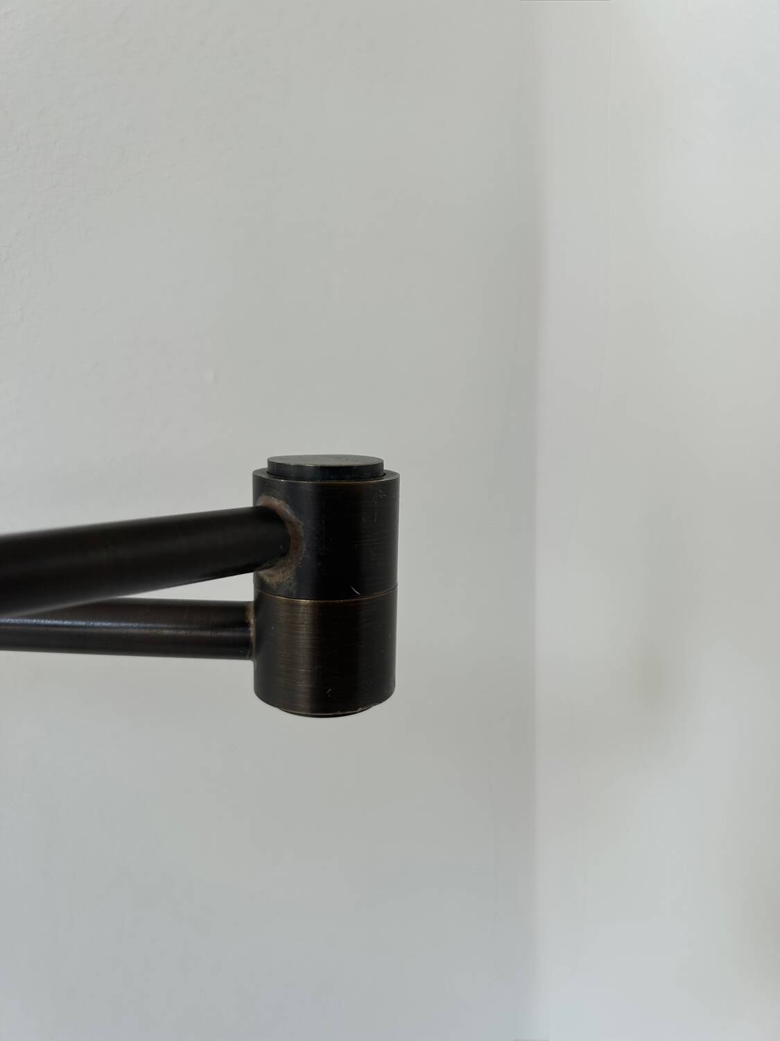 Paire d’appliques vintage orientable en laiton, France 1970