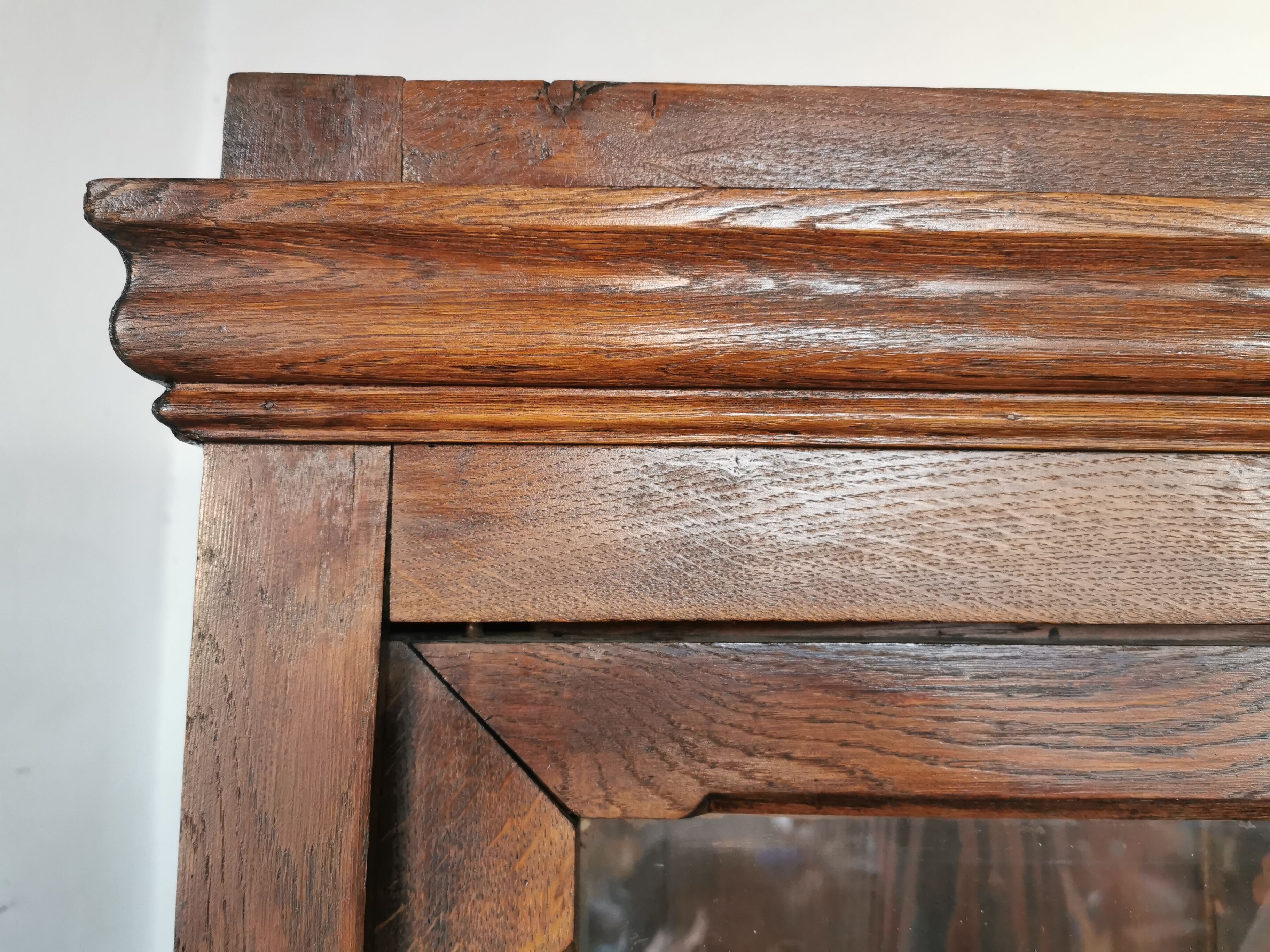 Library, wooden showcase