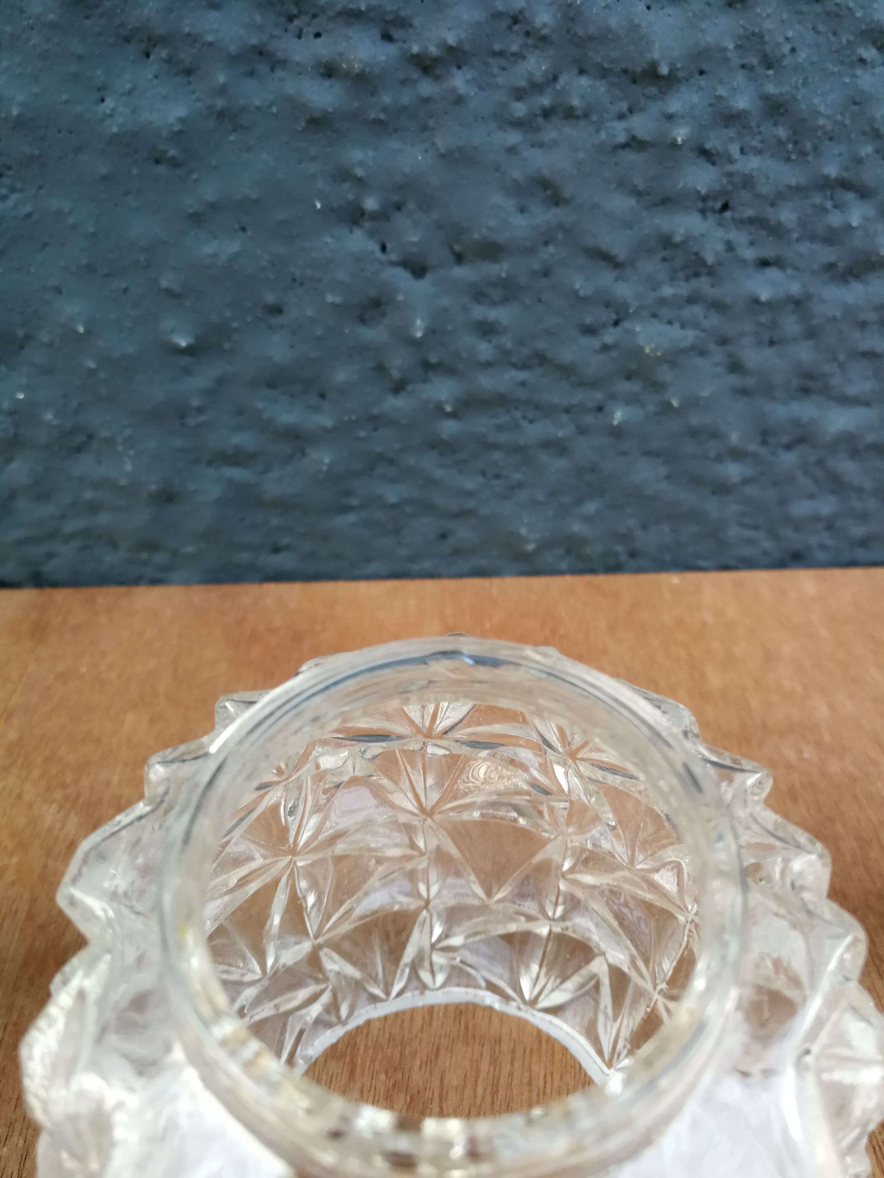 Set of 3 glass-carved glass globes for suspension