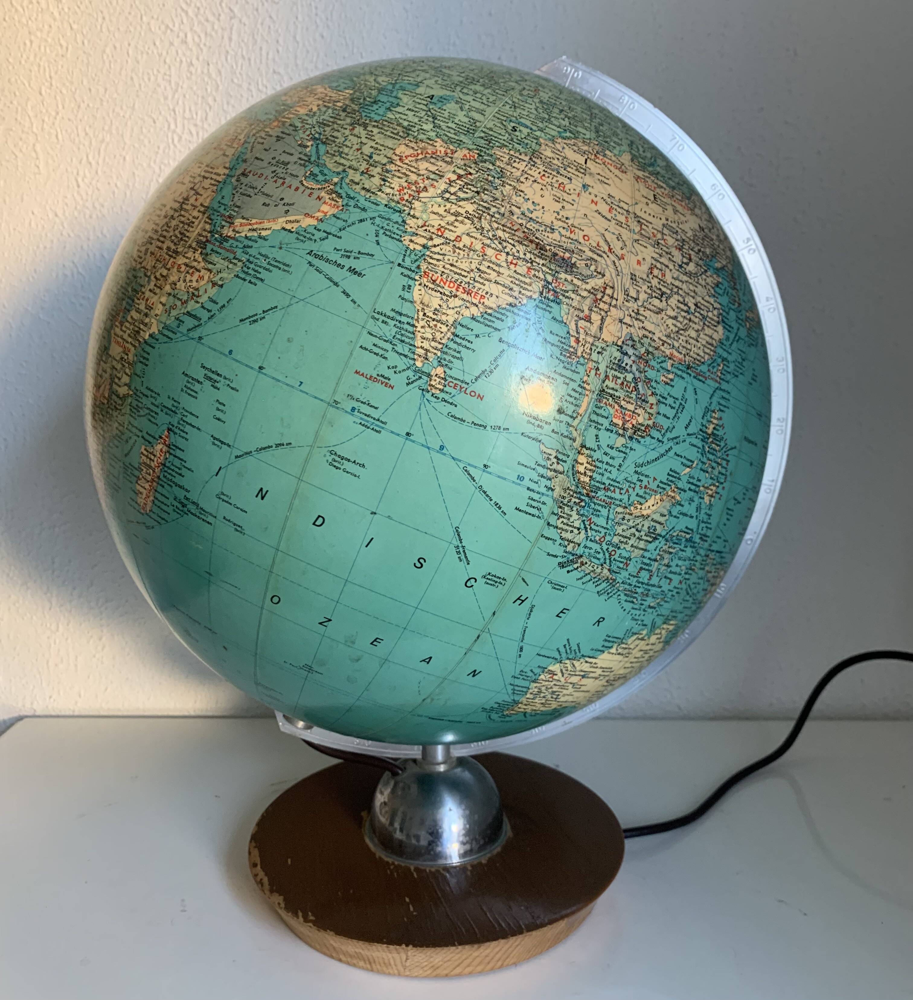 Vintage 1960 terrestrial globe JRO Verlag wood PVC world map - 43 cm