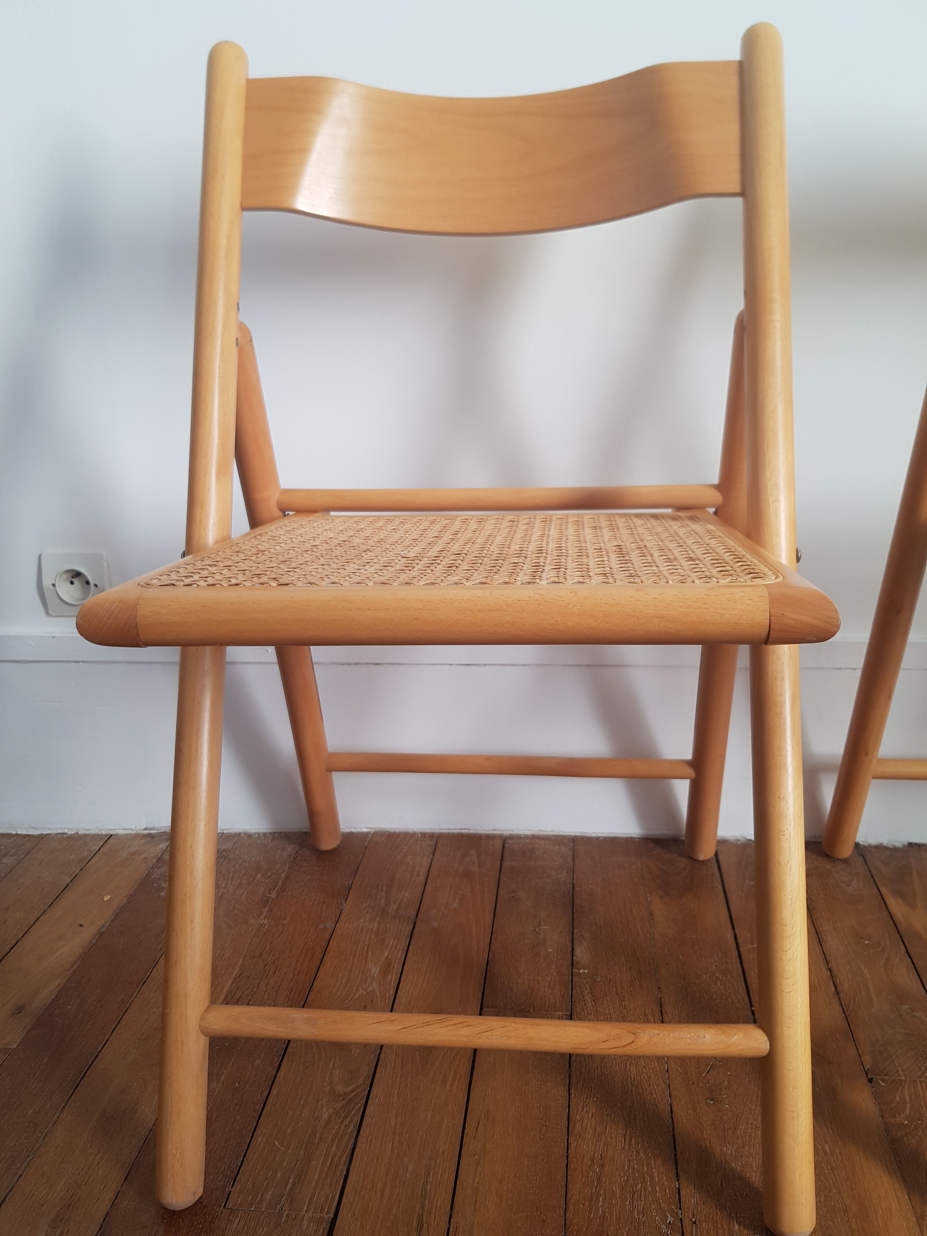 Set of 2 folding chairs cannees