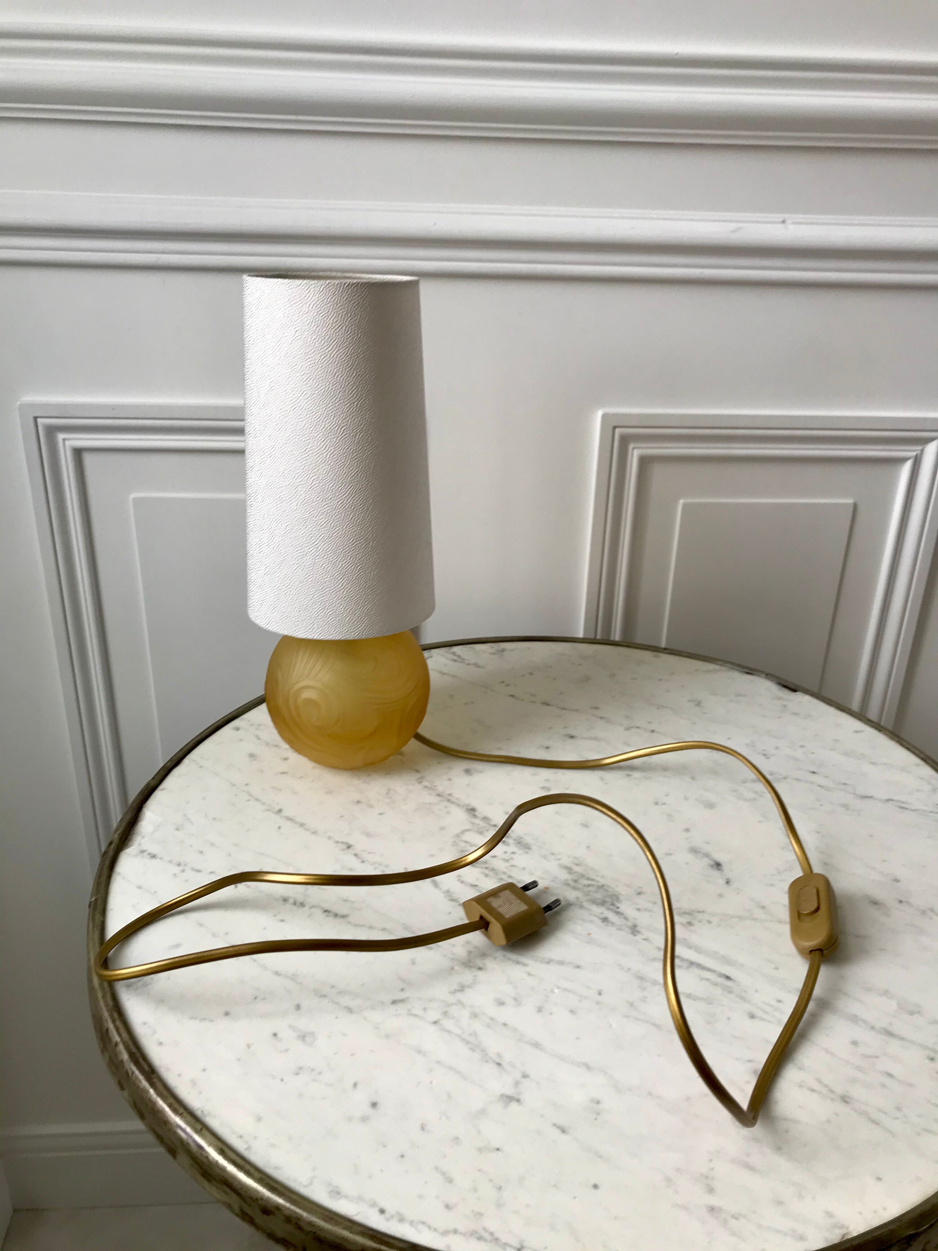 Art deco amber glass lamp and cylindrical lampshade 30s