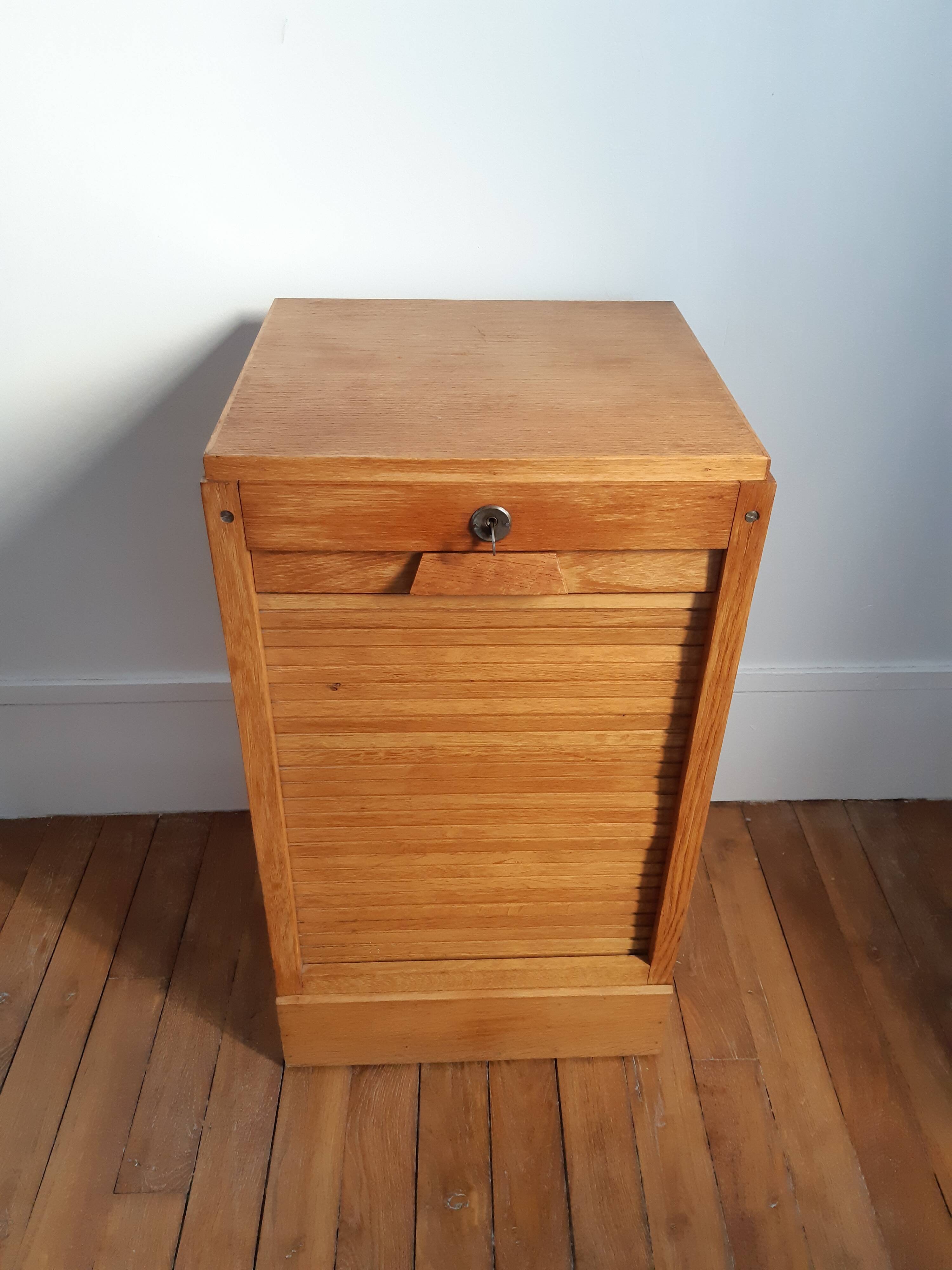 Low sliding curtain cabinet