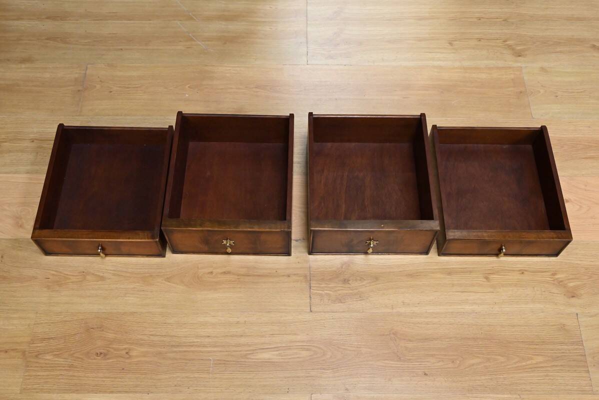 Walnut dressing table, Chippendale style, England – 1930