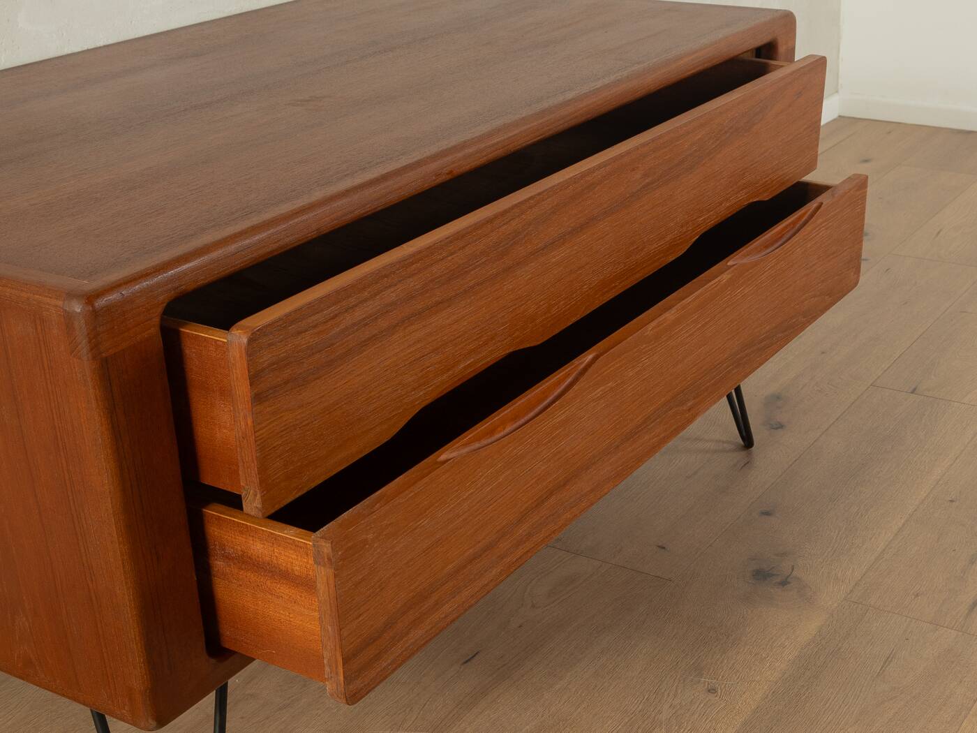Buffet bas des années 1960, Dyrlund