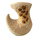 Vase en céramique avec glaçure jaune moutarde volcanique sur une base blanche