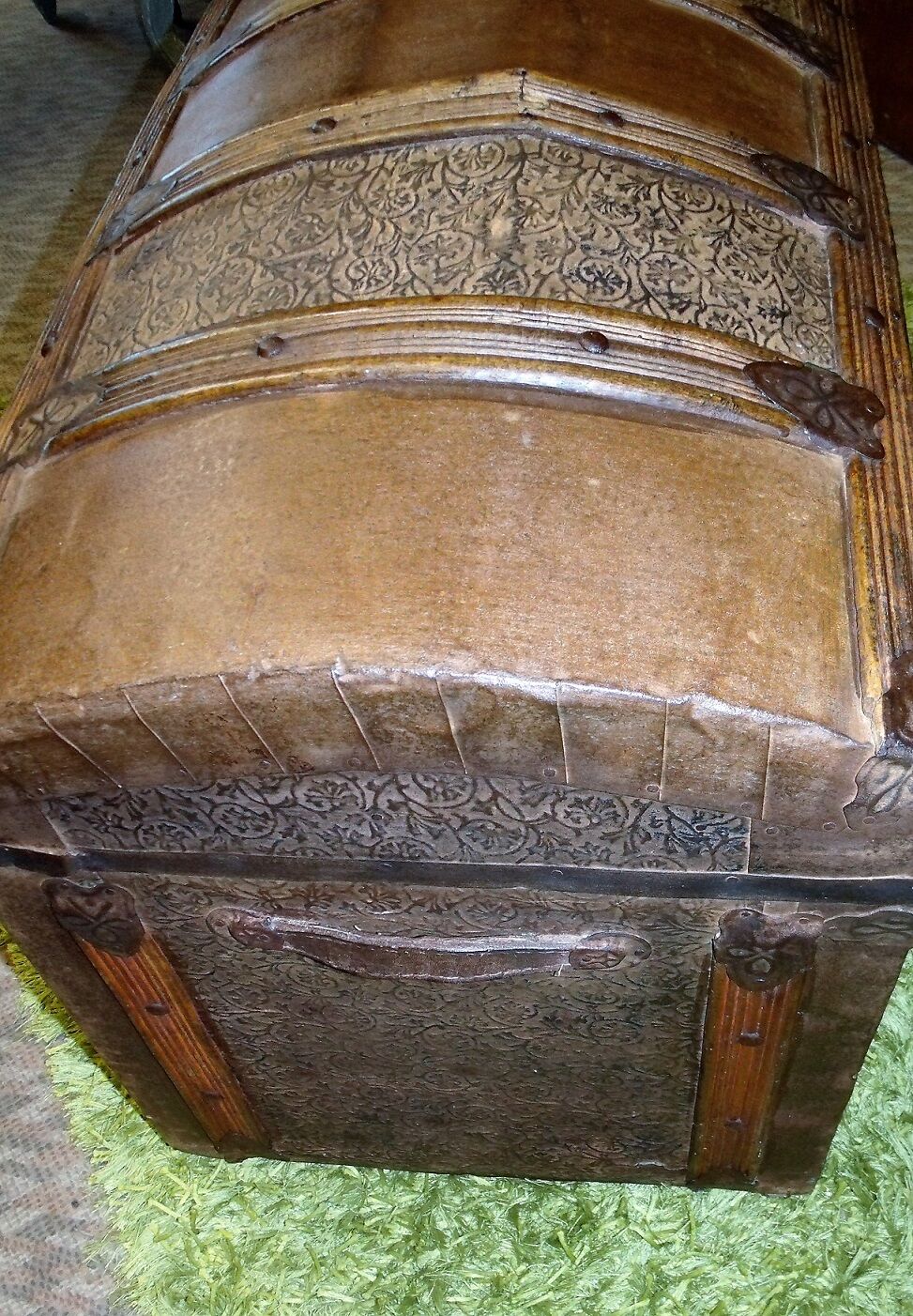 Large colonial trunk repelled steel XXI
