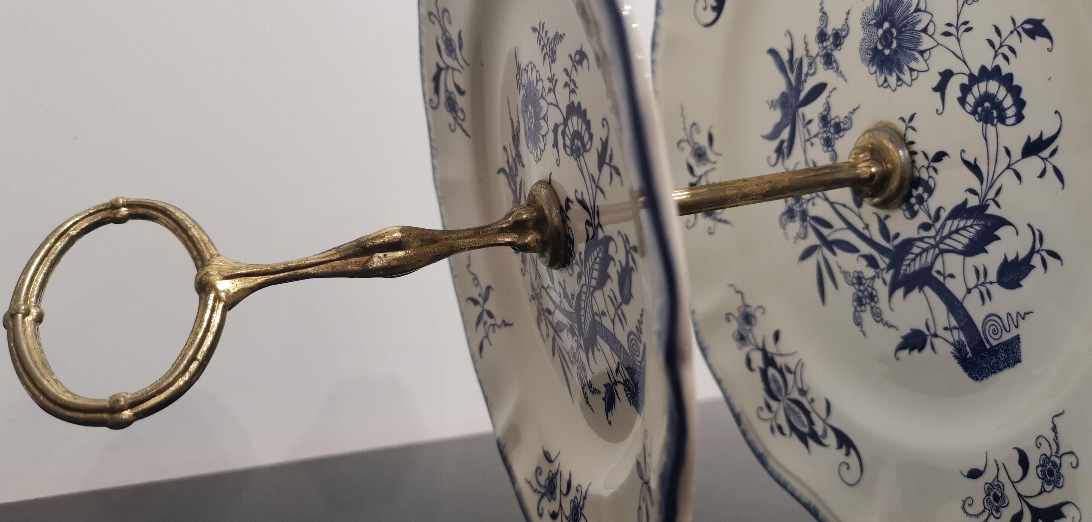 Porcelain cake display Sarreguemines Lancaster model