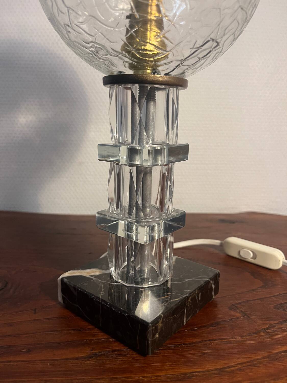 Lampe art déco marbre et verre avec globe strié