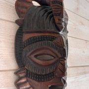 Masque tribal en bois