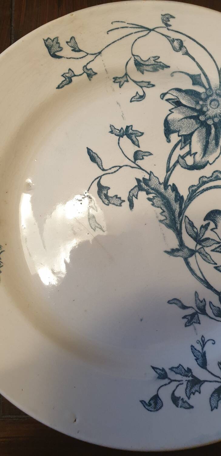Six earthenware dinner plates from Grigny