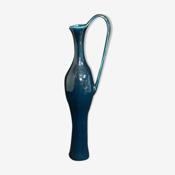 Aiguière en faience bleu du potier de menton