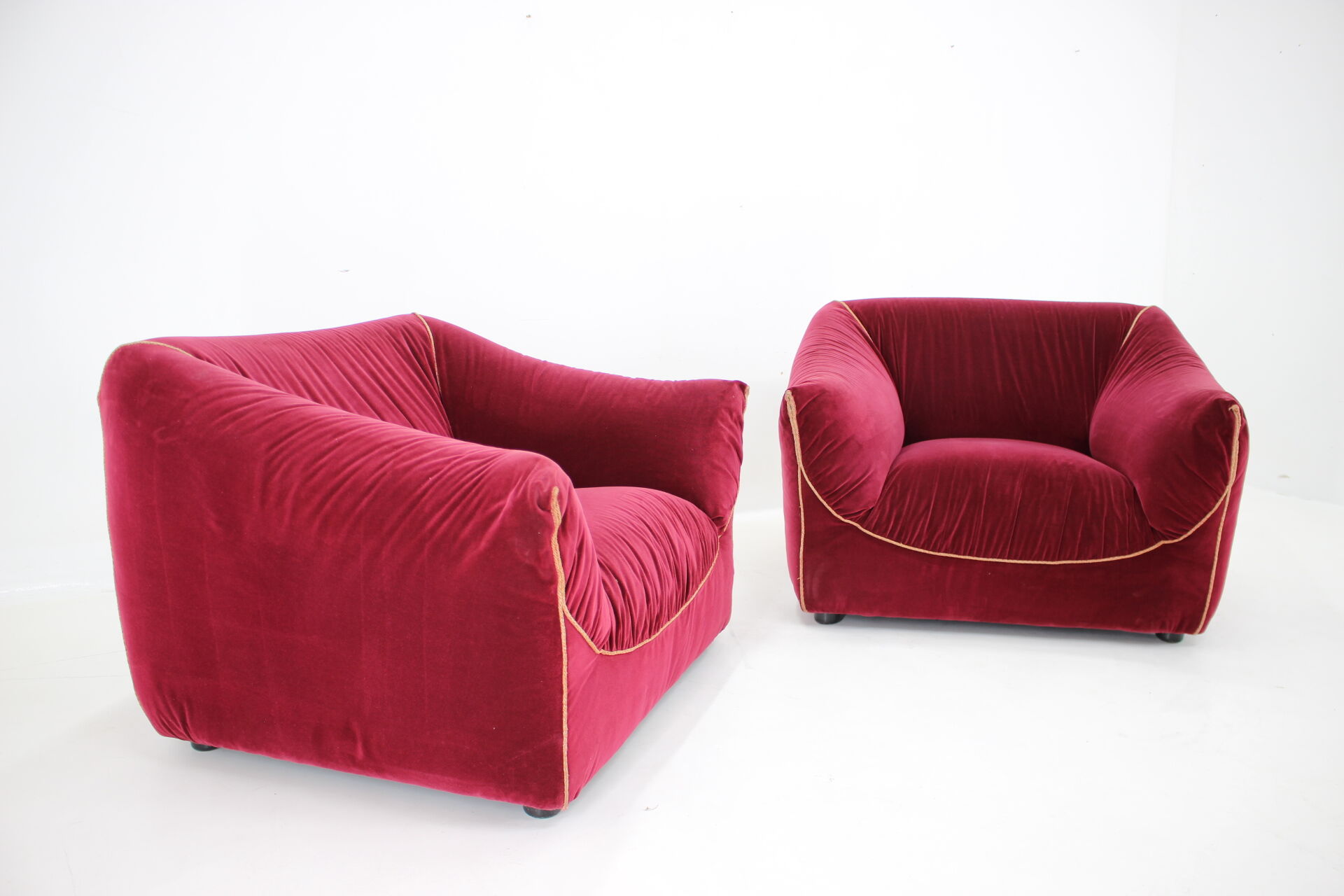 Paire de fauteuils italiens en velours années 1970