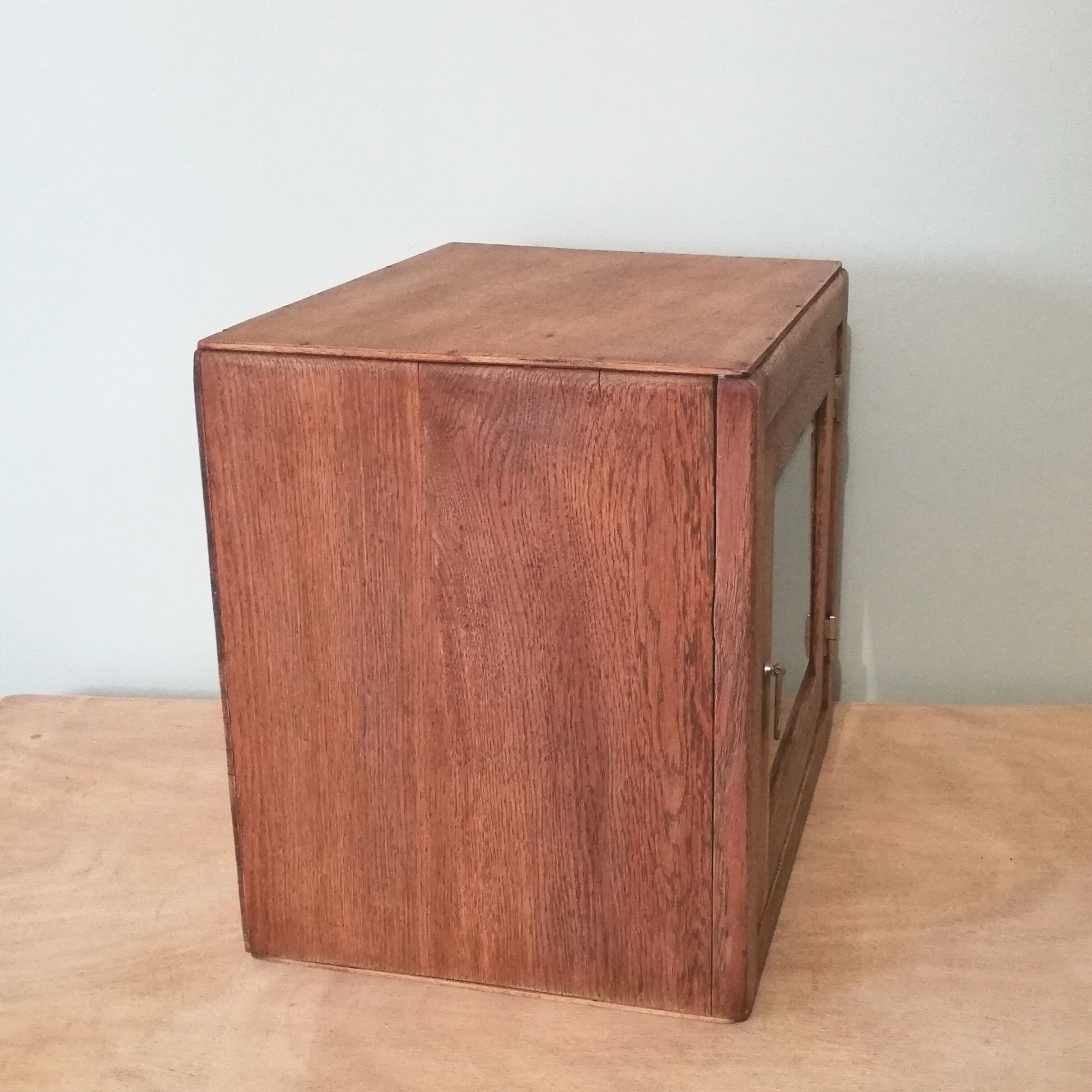 Wall or bevelled glass display case