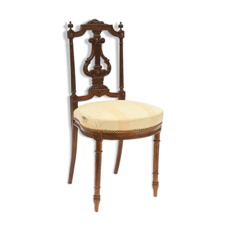 Chair with lyre back