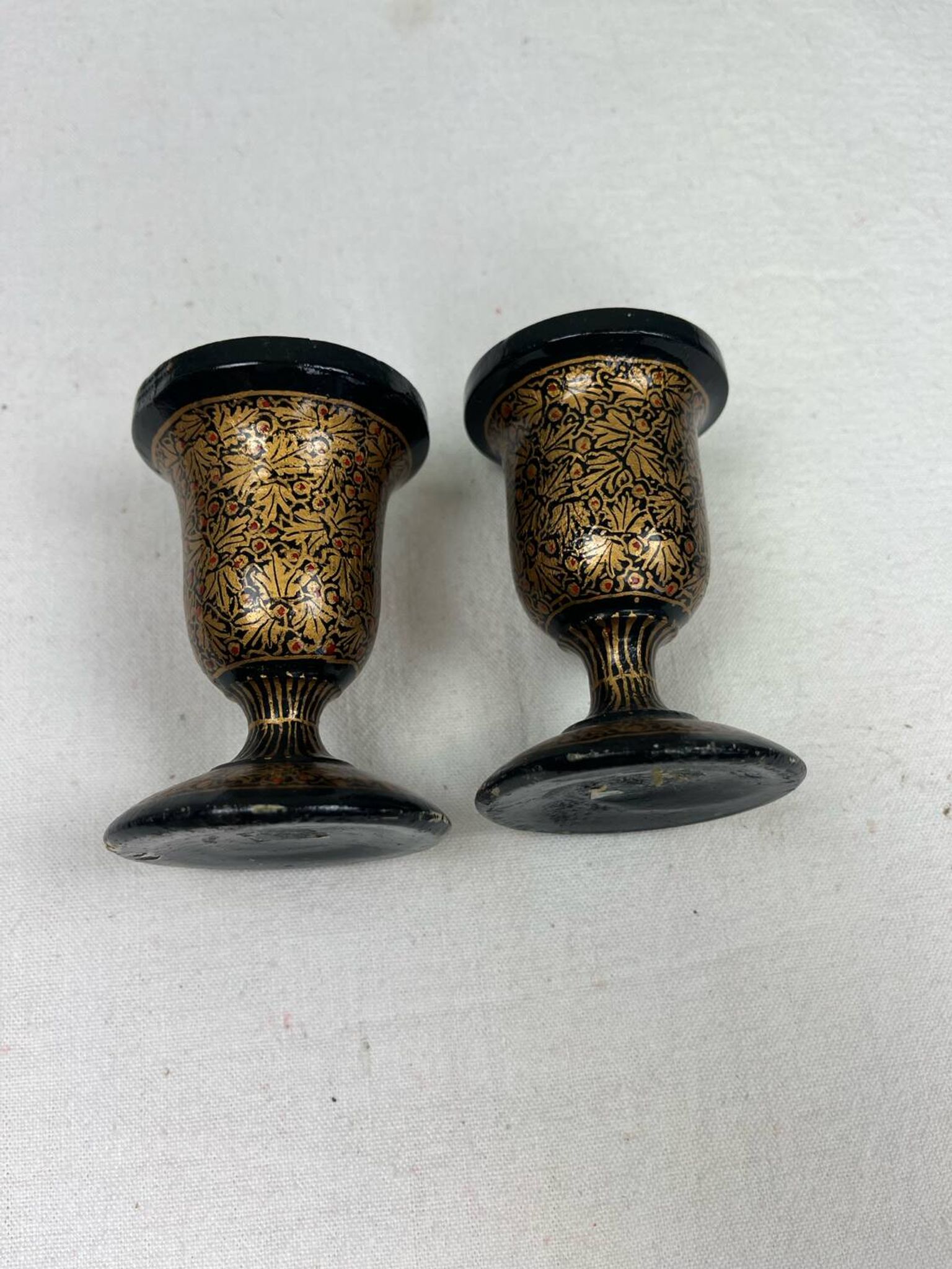 Paire de bougeoir en bois laqué