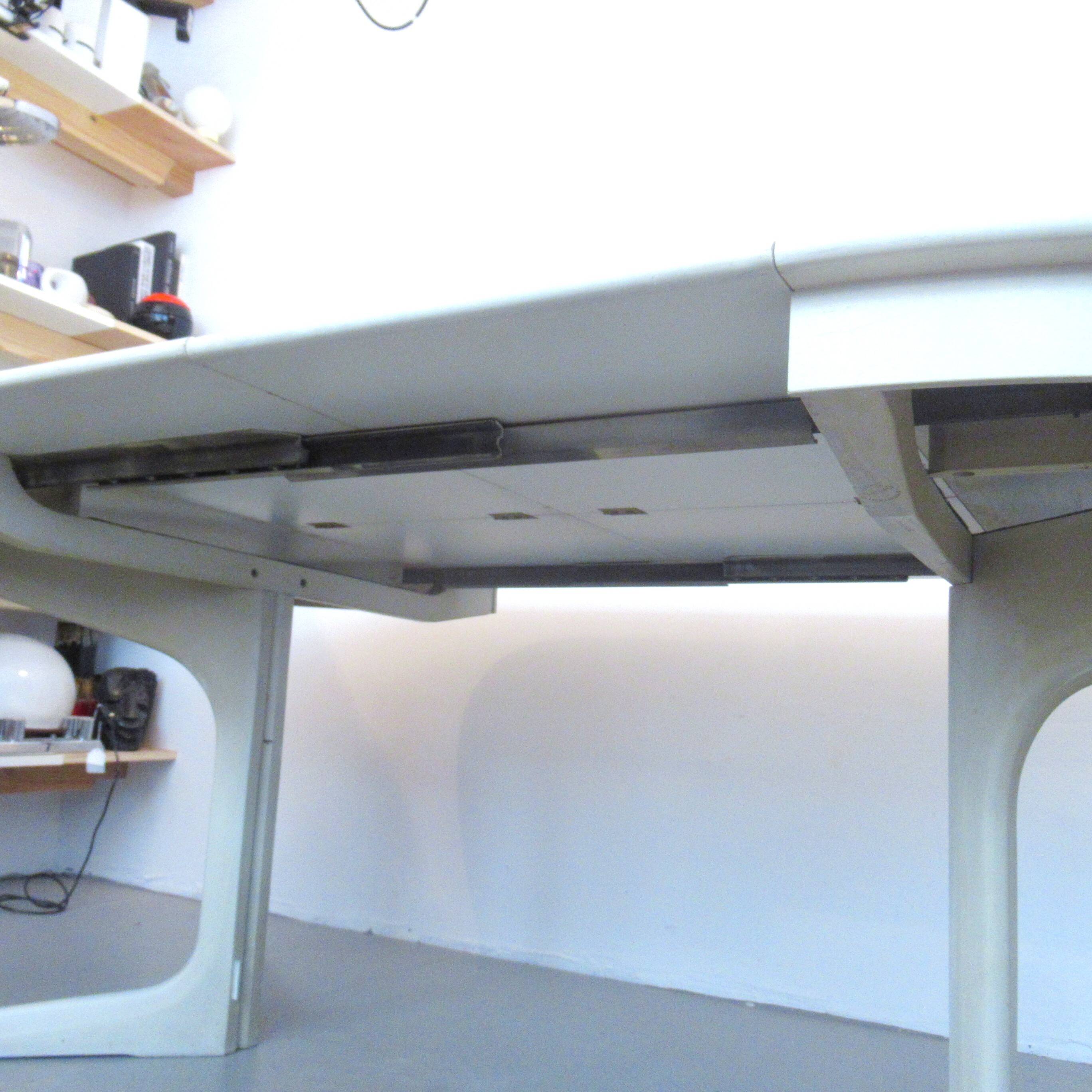 Extendable Danish dining room round table from the 1960s.