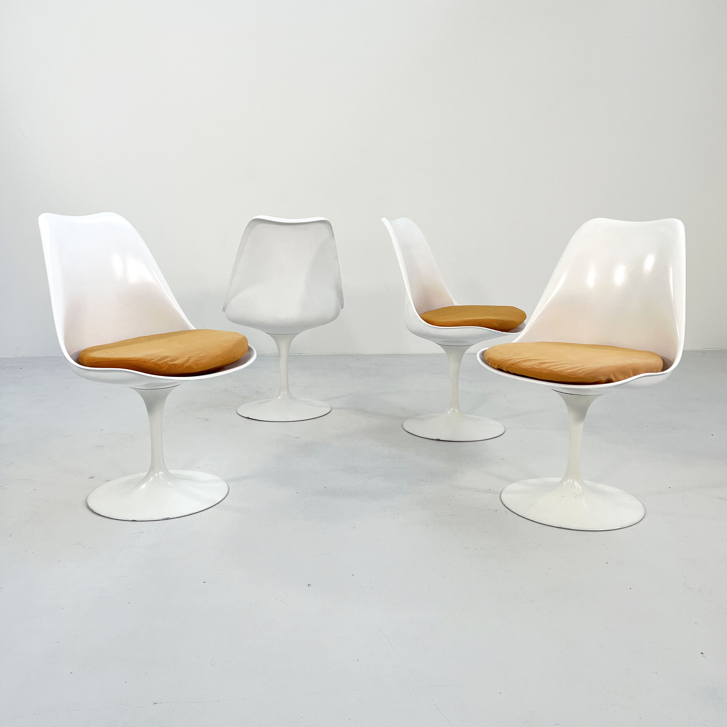Set of 4 Tulip chairs by Eero Saarinen for Knoll, 1970
