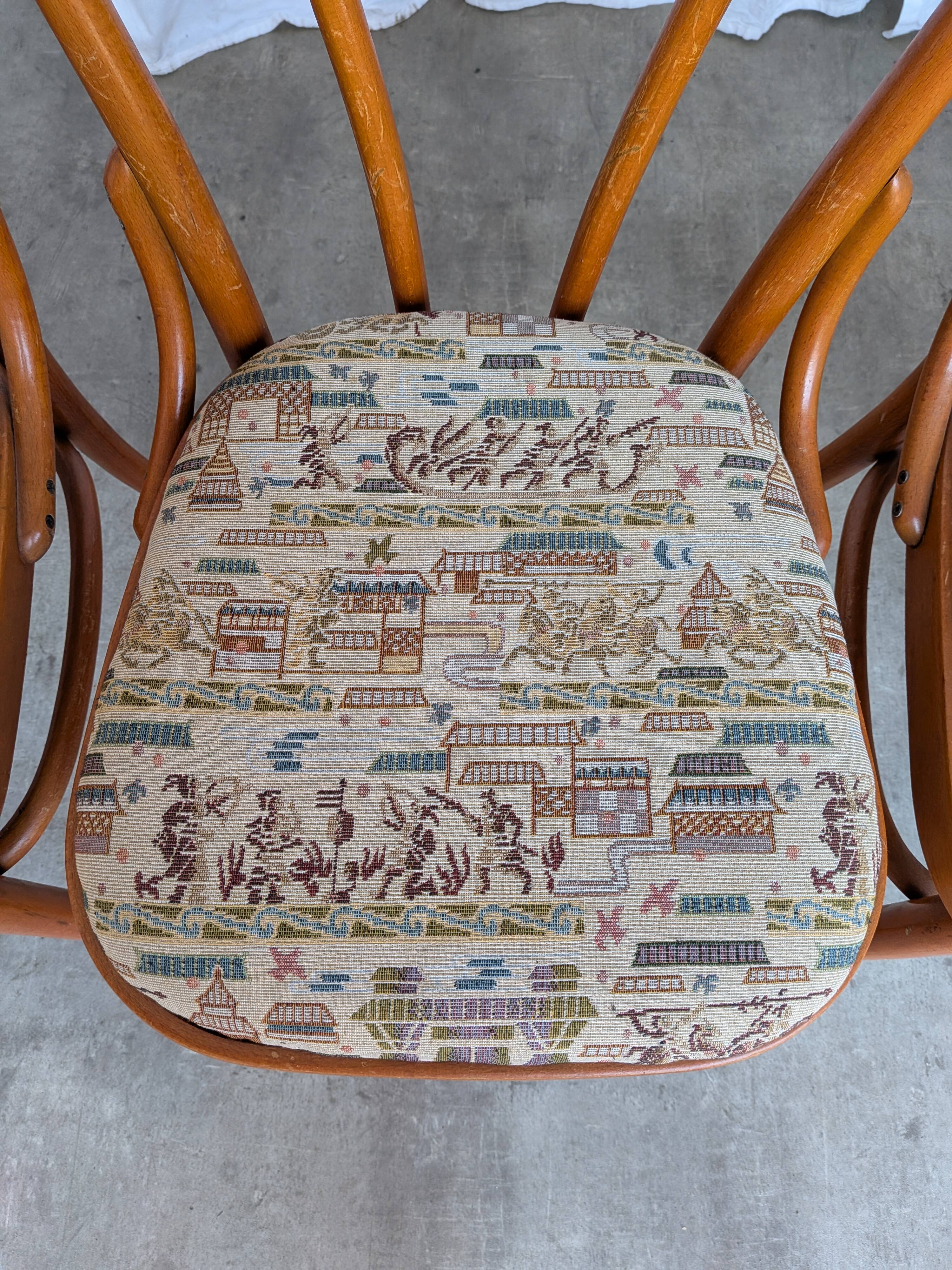 Ensemble de 6 chaises de salle à manger Thonet en bois courbé avec assise en tissu / Années 1970 Mid-Century Bistr
