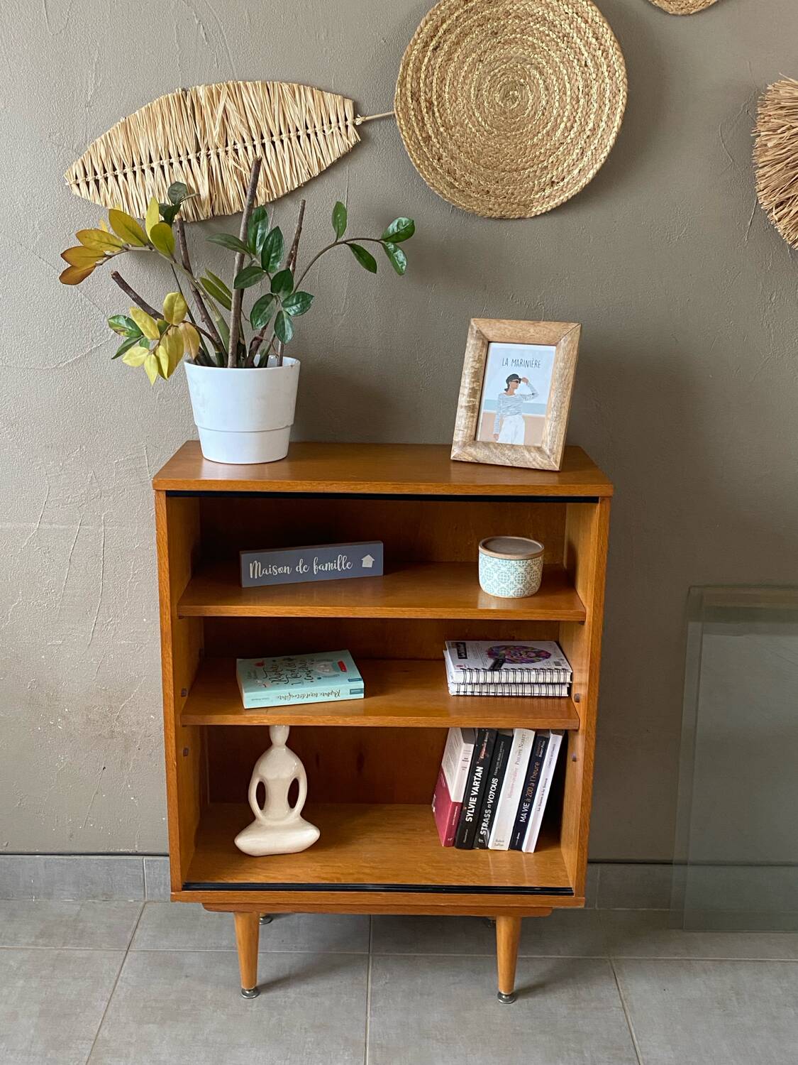 Very beautiful vintage library display case from the 60s