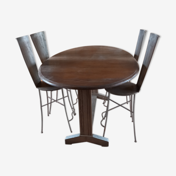 Table art déco et 4 chaises industrielles