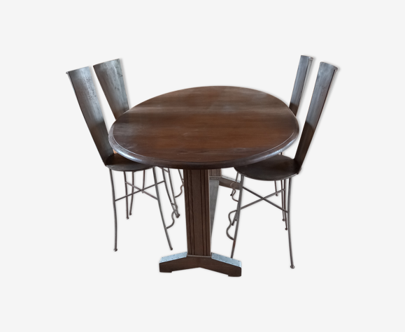 Table art déco et 4 chaises industrielles