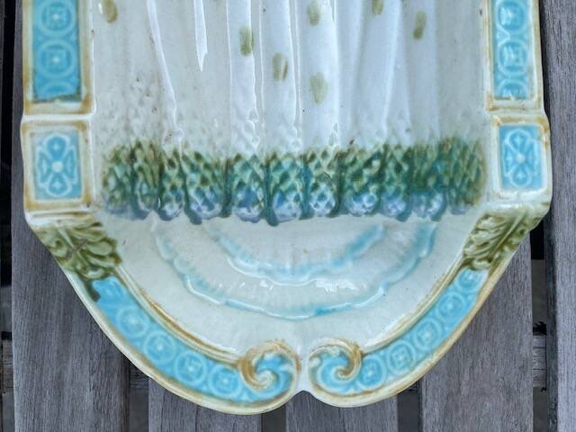 Salins asparagus dish in slip