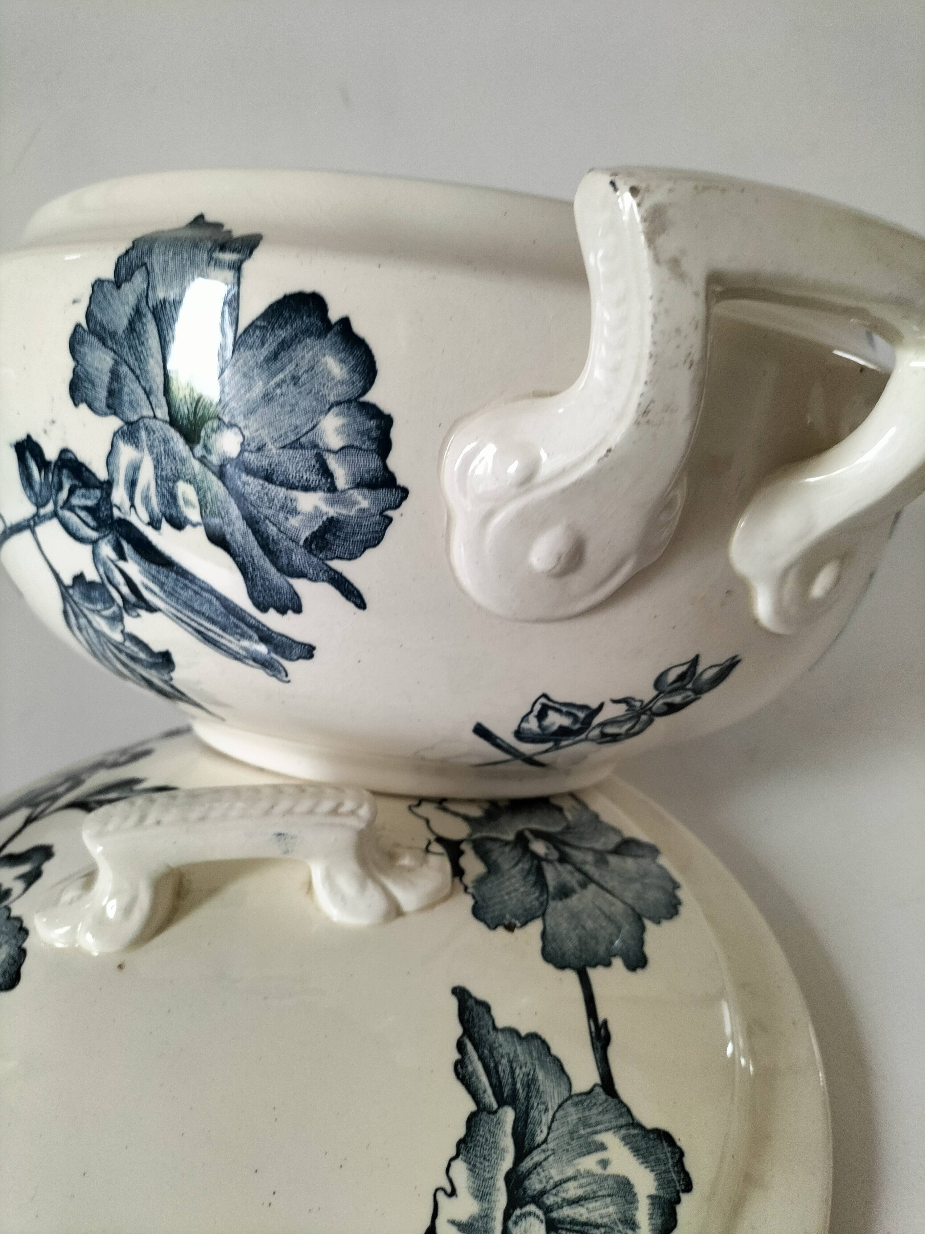 Lion Soup Tureen – Blue-grey Hollyhocks 1890-1920