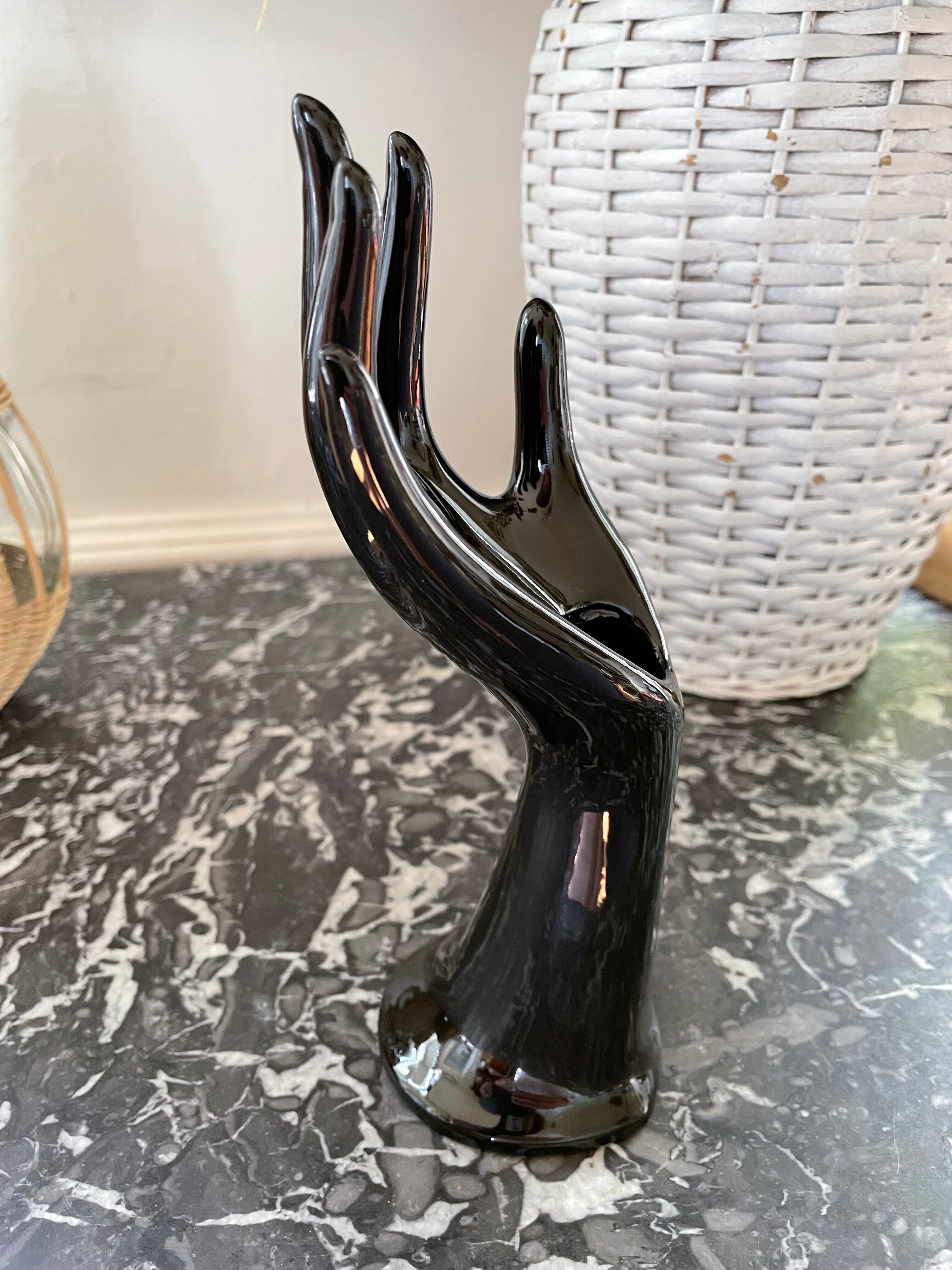 Hand baguier soliflore