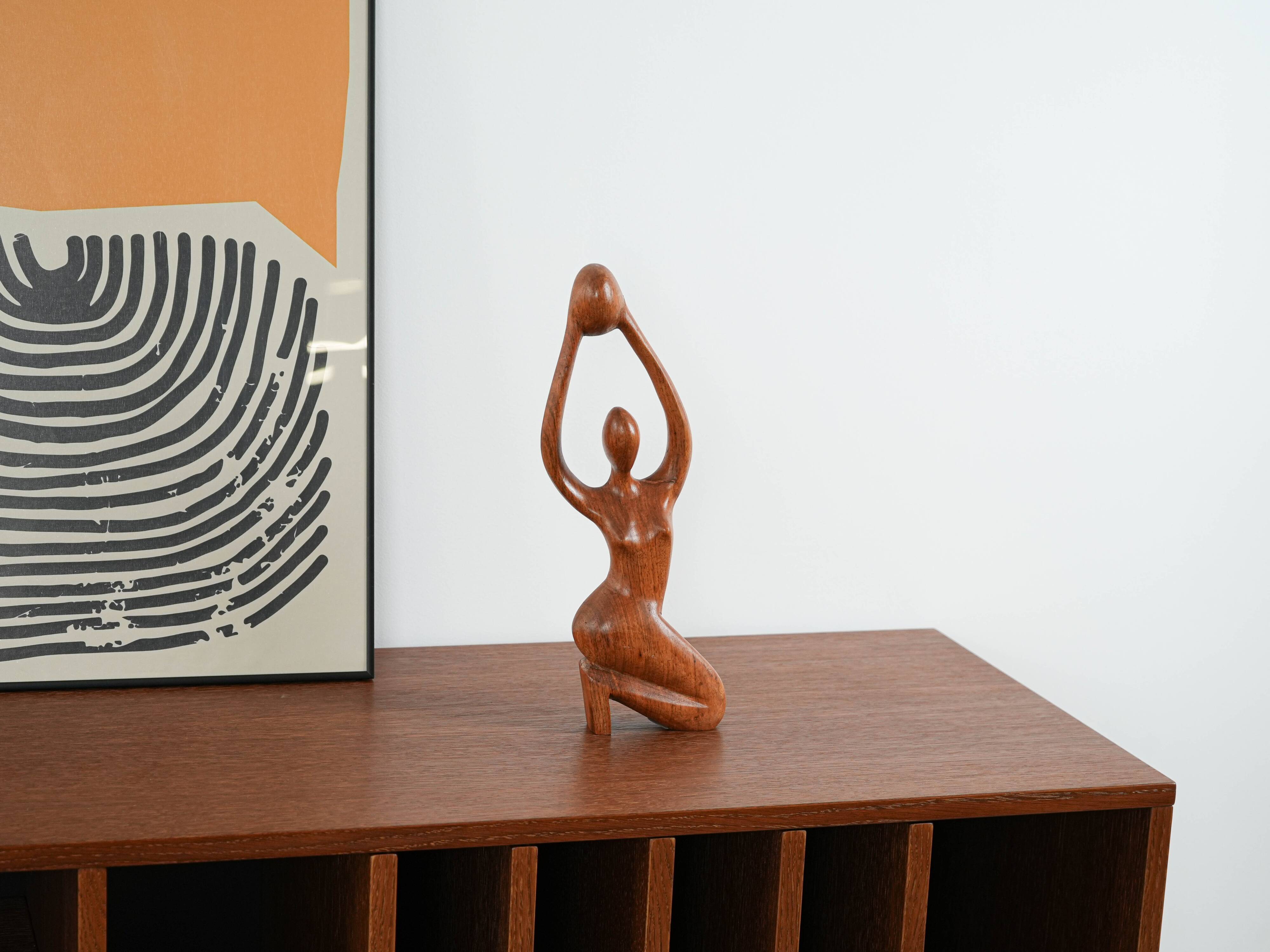 Sculpture en teck femme, design danois, années 1970, fabriquée au Danemark